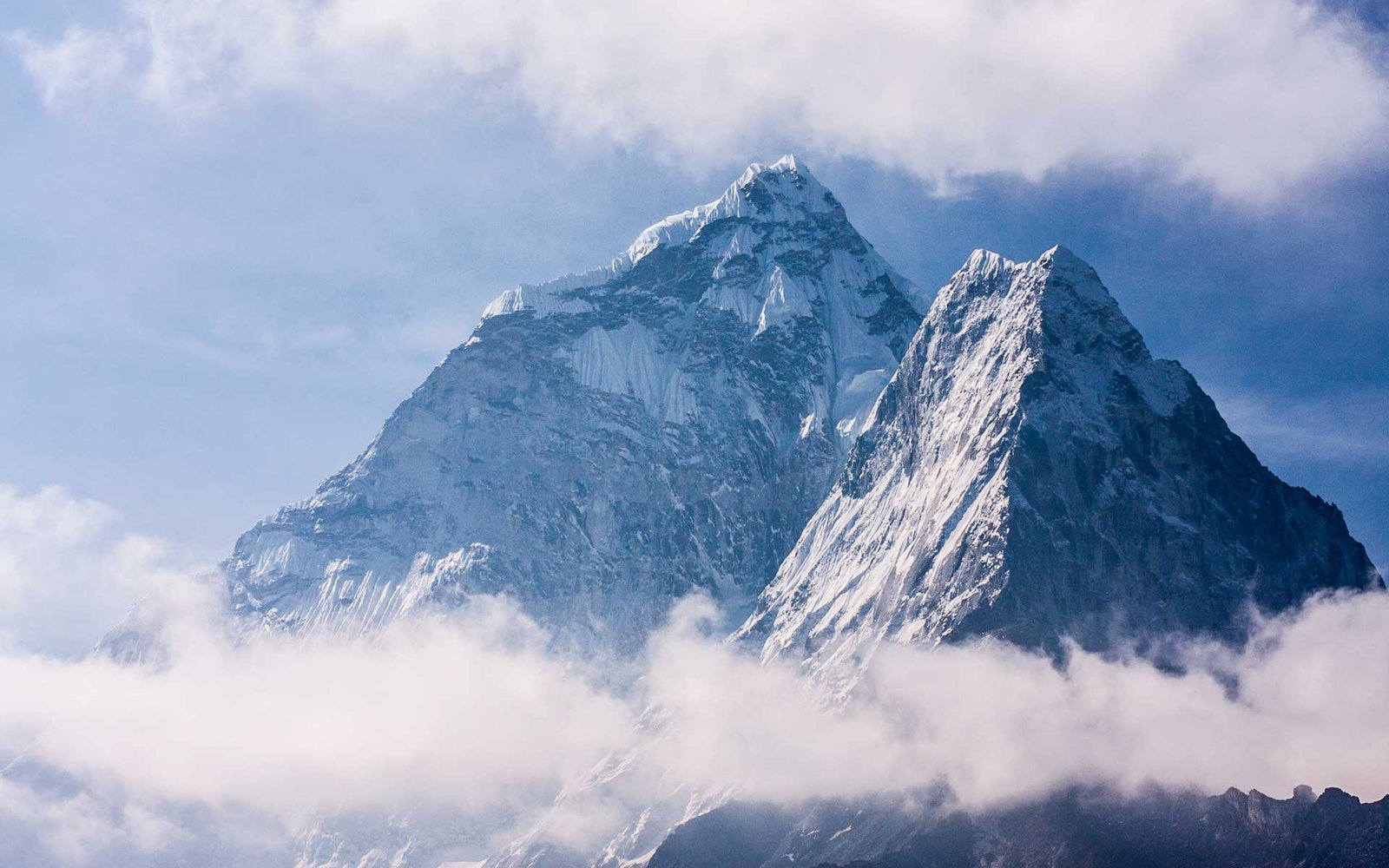 Amadablam Base Camp (4600 m) Trek with Helicopter Return Tour.jpg